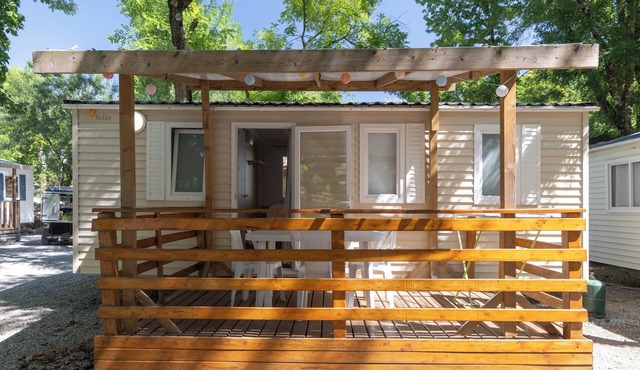 Mobile Home 'Mobil-home C - 1-4 Pers' with Shared Pool, Private Terrace and Shared Garden