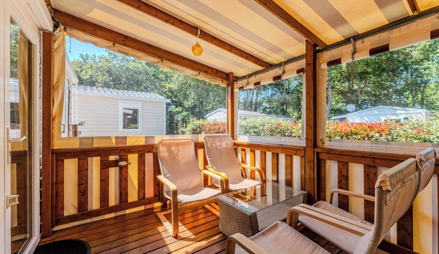 Mobile Home 'Mobilhome 282 Grand Confort' with Private Terrace, Garden, and Air Conditioning