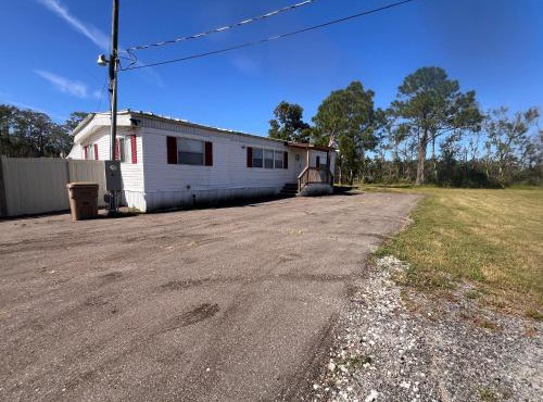 Mobile Home on huge parking space 10 mins from airport, 20 mins from Disney