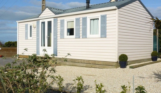 MOBILE HOME ON PRIVATE GROUND