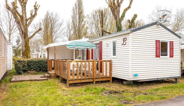 Mobile Home 'Piscines - Terrasse' with Shared Pool and Private Terrace