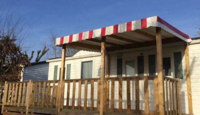 Mobile home with 3 bedrooms and terrace in Limeuil