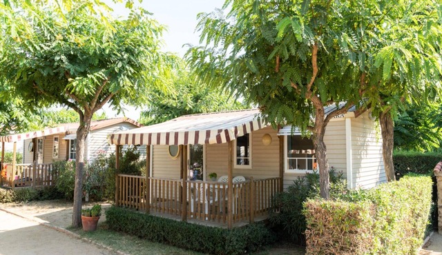 Mobile home with covered terrace