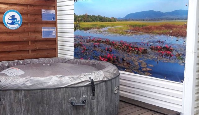 Mobile Home with Jacuzzi for 4 People and Terrace