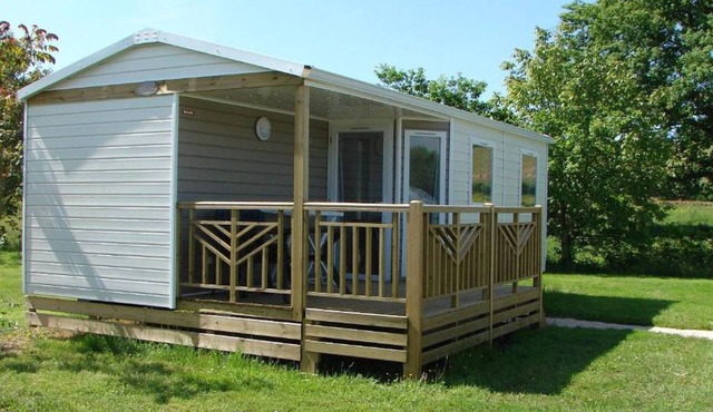 Mobile home with terrace for 4 people