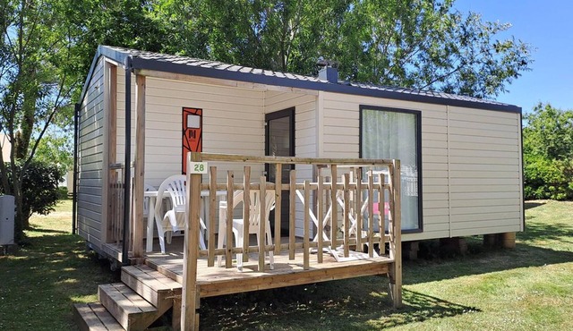 Mobile home with terrace in Tréguennec