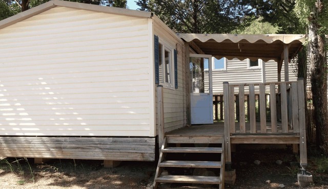 Mobile home with terrace in Villecroze