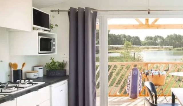 Mobile Home with Terrace, Sleeps 4, 2 Bedrooms