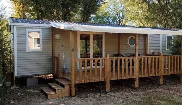 Mobile home with terrace for 6 people
