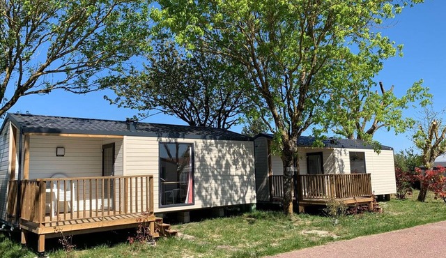 Mobile Home with Terrace for 4 People
