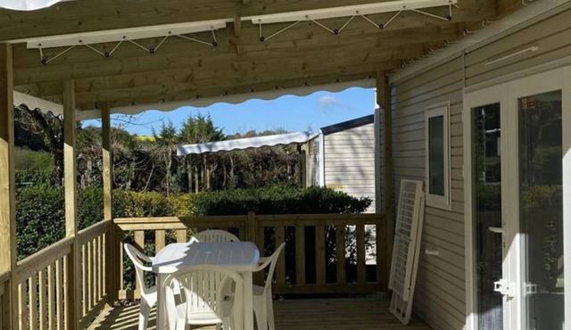 Mobile home with terrace in Guégon