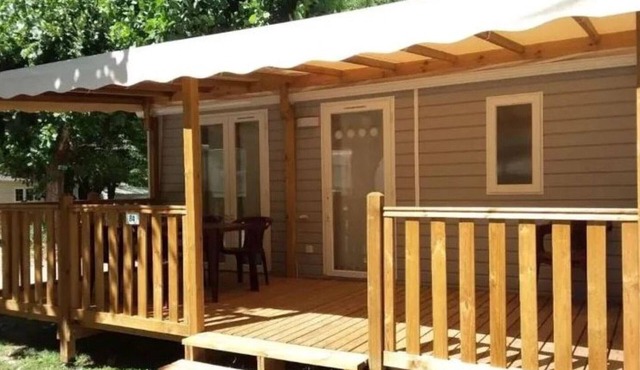 Mobile home with terrace for 6 people