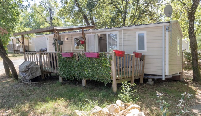 Mobilehome with Shared Pool, Private Terrace and Air Conditioning