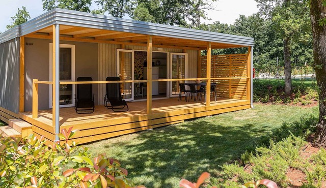 Mobilehome with terrace by the pool