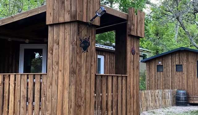 Mobilheim Holz - 26m2 mit überdachter Terrasse/2 Schlafzimmer 4 Personen