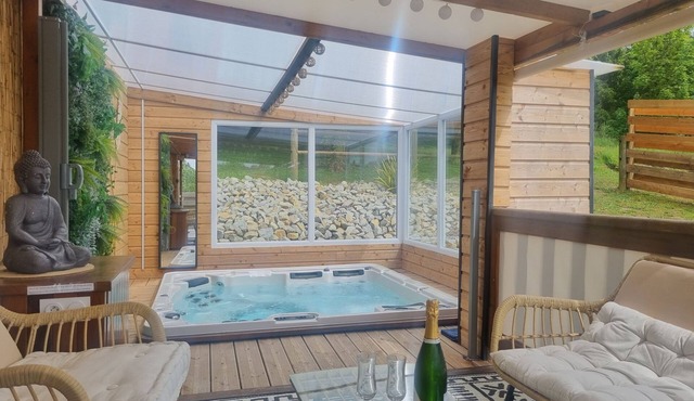 Mobilheim mit privatem Premium-Jacuzzi by Interhome