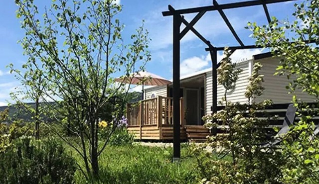 Mobilheim Premium "Patio" 37m2 - 2 Schlafzimmer-2 TV/2 Badezimmer/Waschmaschine + Privatgarten 4 Personen