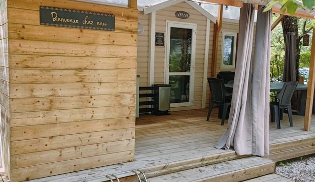 Mobilhome 4-6 pers Drôme Vercors in campsite with swimming pool and river