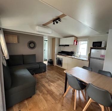 Mobilhome dans les Pins