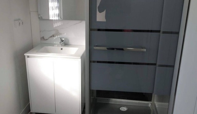 Mobilhome in a campsite with swimming pool. Close to the sea. Pets allowed.