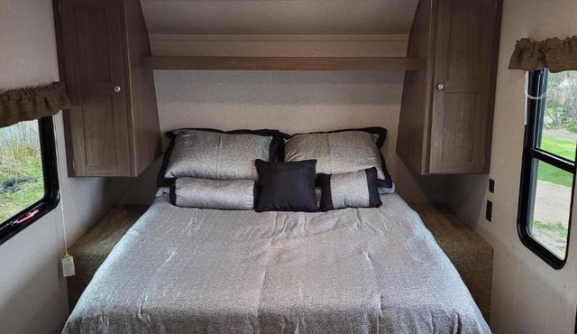 Moceanset Getaways - Elegant, Ocean, Mountain and Sunset Views "Camping Experience"