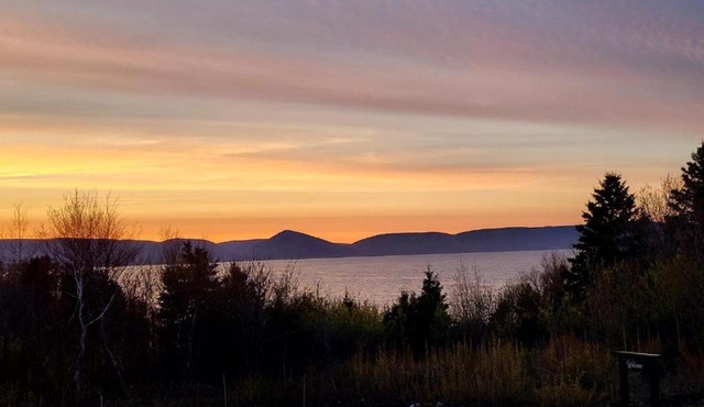 Moceanset Getaways - Luxurious, Ocean, Mountain And Sunset Views "Camping Experience"