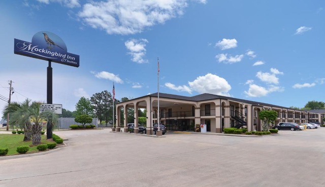 Mockingbird Inn & Suites