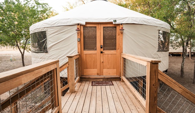 Mockingbird Yurt/Cold A/C! Hot Tub/Medina River Access/River Yurt Village
