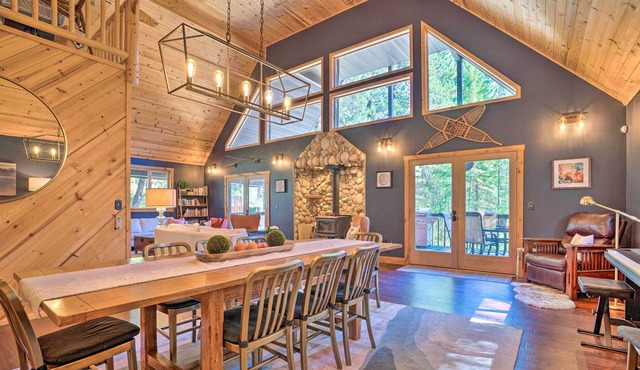 Mod Alpine Cabin w/ Hot Tub, Game Room & Fire Pit!
