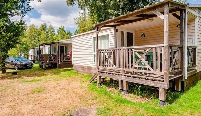 Modern mobile home with terrace for 4 guests