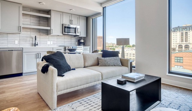 Mod Golden Triangle 1BR w/ Pool, Gym & W/D, next to Park, by Blueground
