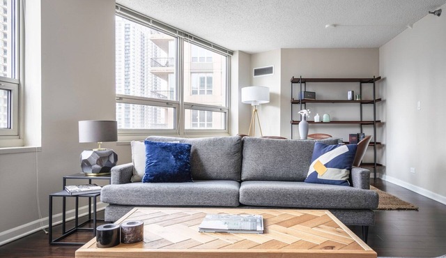 Mod River North 2BR w/Gym, W/D, near Magnificent Mile, by Blueground