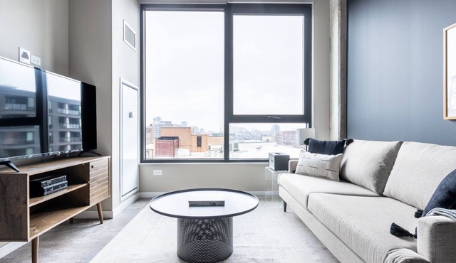 Mod West Loop 1BR w/Pool, Gym, nr. Fulton Market & L, by Blueground