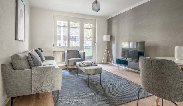 Mod Wiedikon 2.5 Room w/Storage & W/D, 1 min to Market, by Blueground