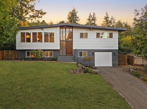 Moder charmer 4 BR 3 BA 12 Miles to Seattle, 3 miles to Airport near the mall