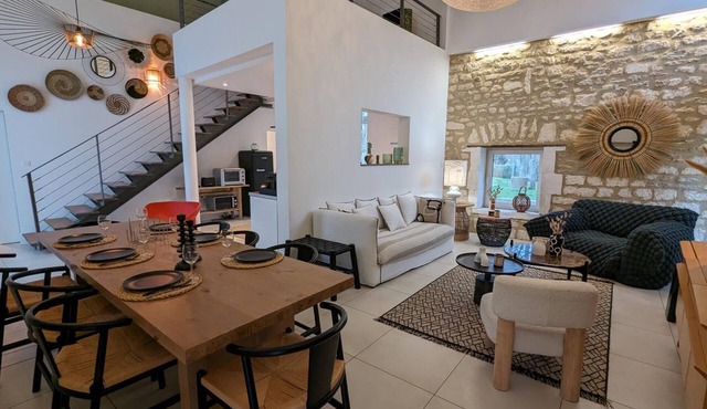 Modern Riverside Home with Garden, Parking, and EV Charger - Baby-Friendly, Pet-Friendly