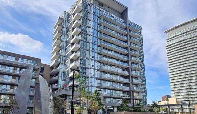 Modern 1+1 Condo Suite in Toronto + Free Parking!