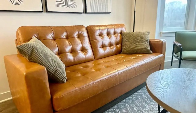Modern 1 Bd on the Monon Trail w/Free Parking