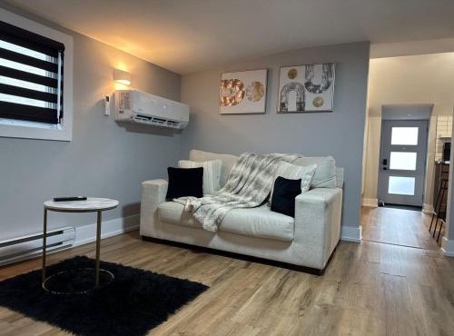 Modern 1 Bdrm with Laundry, BBQ, Deck