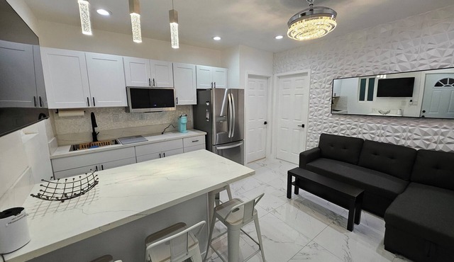 Modern 1 bed/1 bath ADU with In-Unit Washer/Dryer