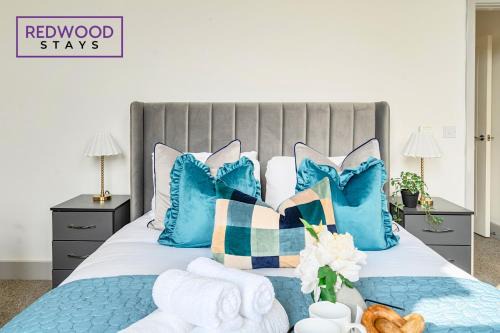 Modern 1 Bed 1 Bath Apartment for Corporates & Contractors, Free Parking, Wi-Fi & Netflix By Redwood Stays