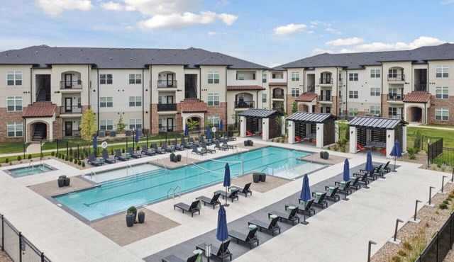 Modern 1-Bed/1-Bath Apartment in 2024 Complex - Owasso, OK