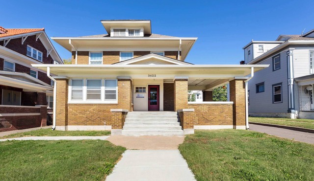 Modern 1 bed 1 bath unit Heart of College Hill
