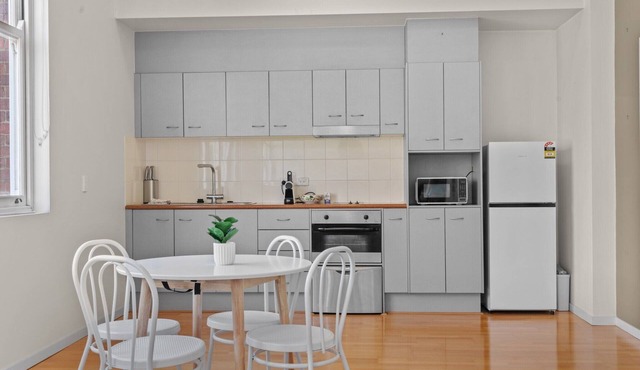 Modern 1-Bed Apartment in Spring Hill