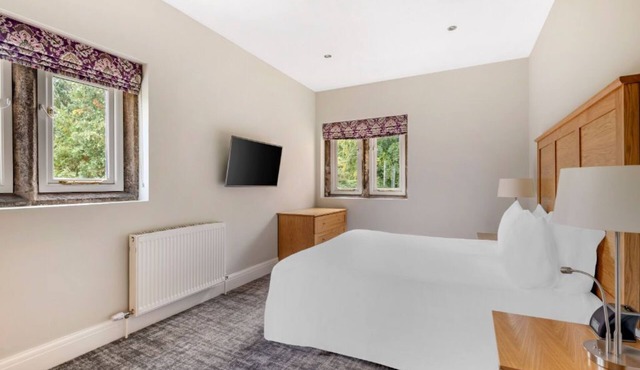 Modern 1-Bed Apartment | Near Lancaster | Sleeps 4