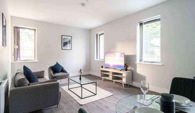 Modern 1 Bed Apartment in Waterloo, Liverpool