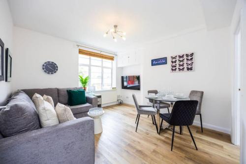 Modern 1 Bed APT , London Zone 2 , Monthly & Weekly Stays Welcome , Near Uber Boat