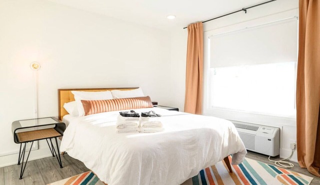 Modern 1-Bed Condo | OPEN POOL with City Access
