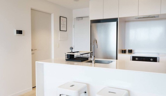 Modern 1 Bed Opposite Racecourse