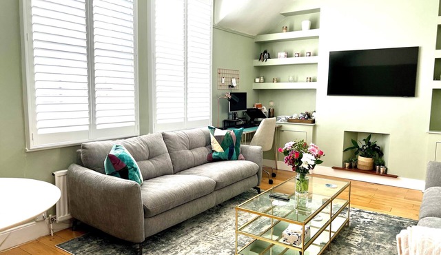 Modern 1 bed Raynes Park - 20 mins to Waterloo